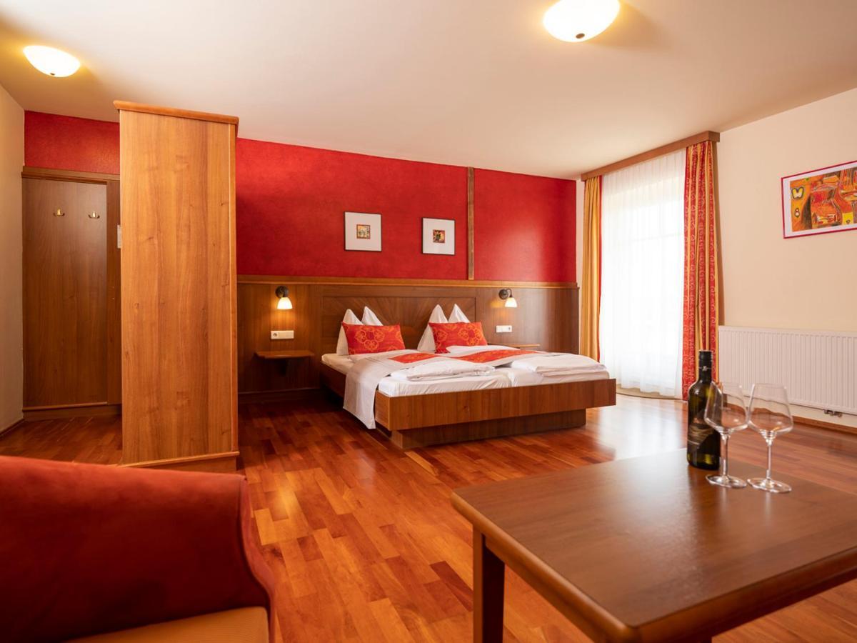 Hotel Neustifter Poysdorf Eksteriør bilde