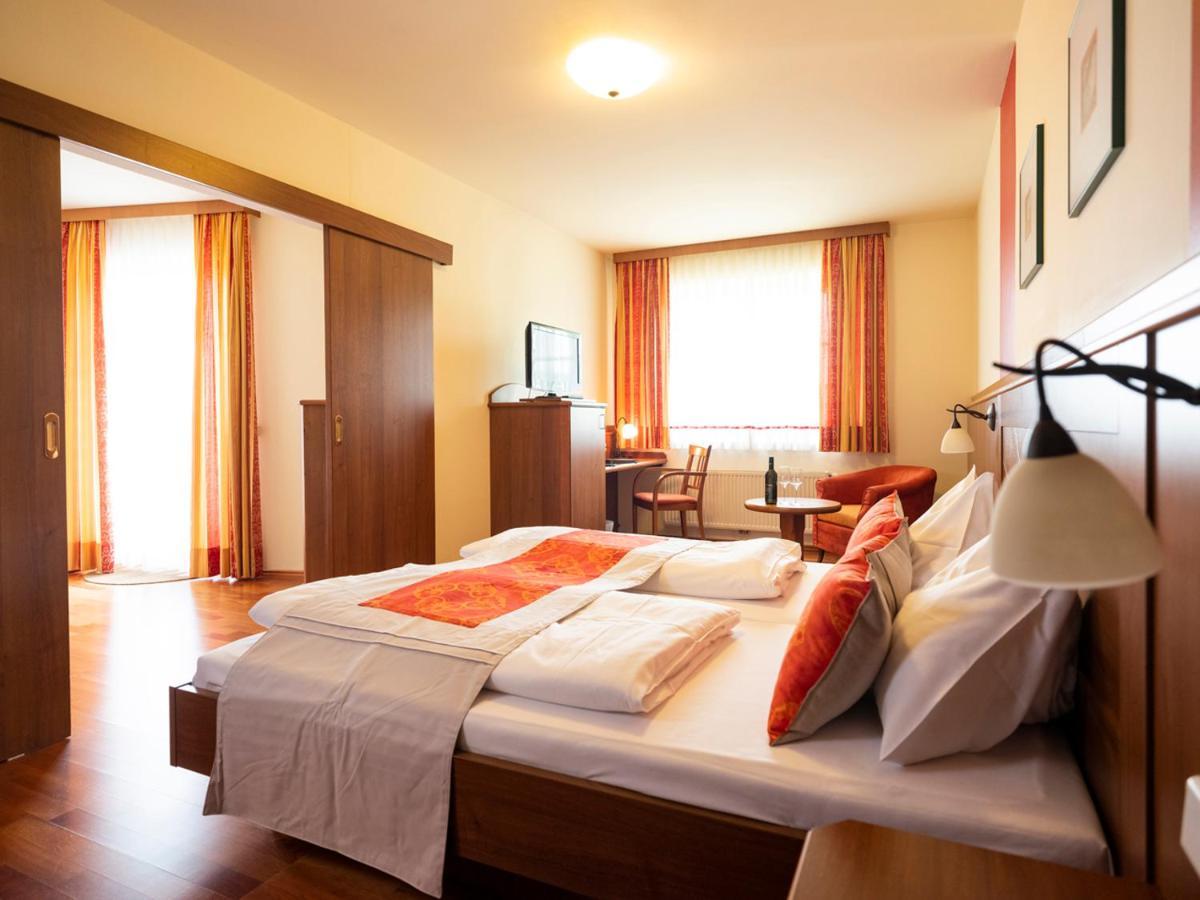Hotel Neustifter Poysdorf Eksteriør bilde