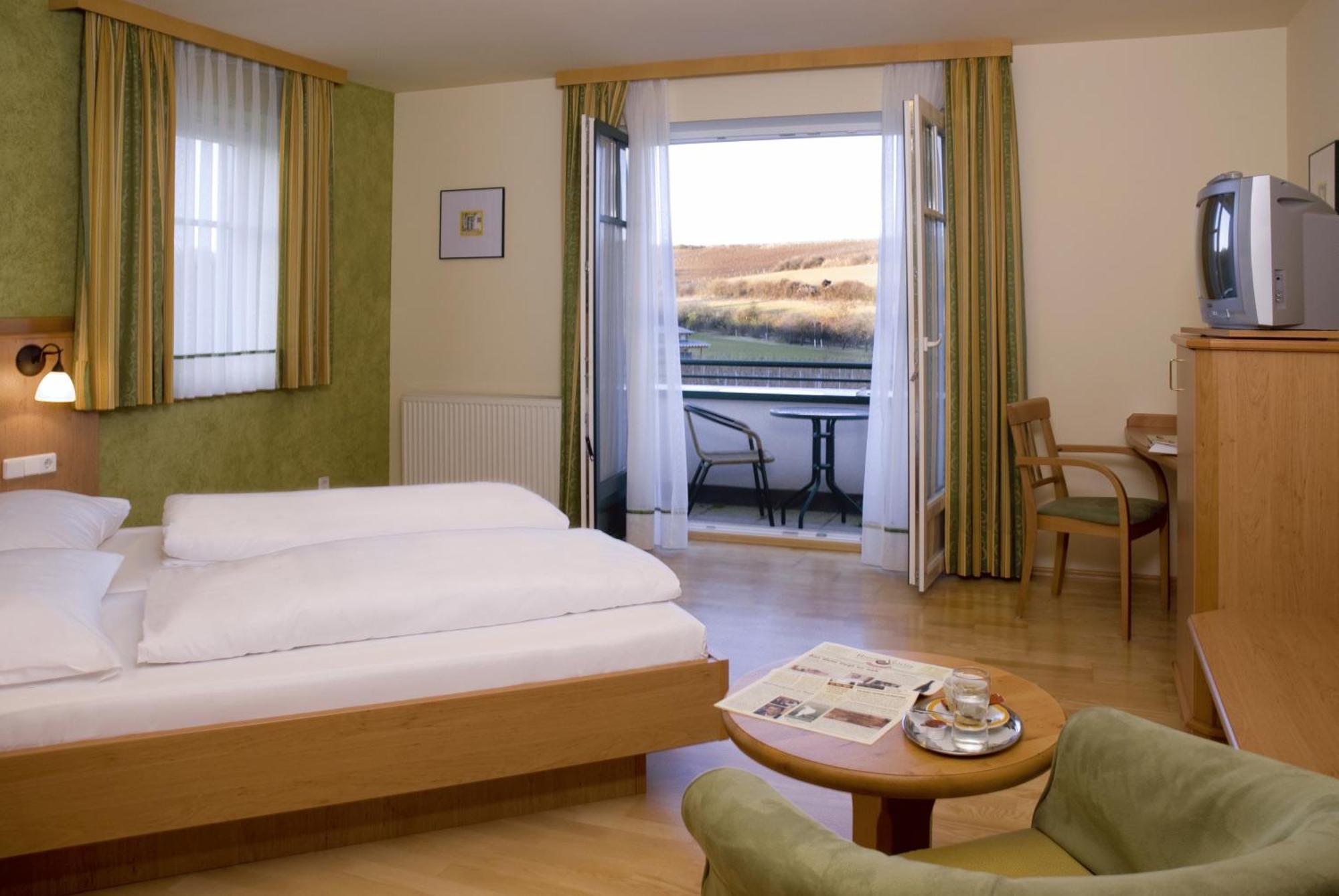 Hotel Neustifter Poysdorf Eksteriør bilde