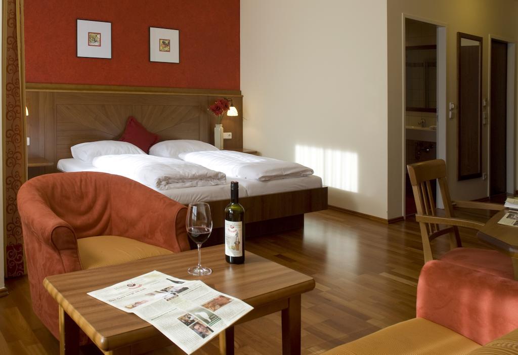 Hotel Neustifter Poysdorf Eksteriør bilde