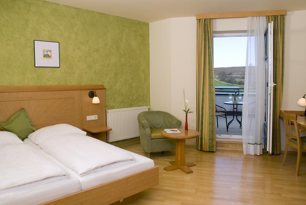 Hotel Neustifter Poysdorf Eksteriør bilde